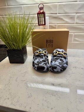 Bibi Lou Exclusive Zagreb Clogs Black/Light Blue Mule with Gold Chain Accent